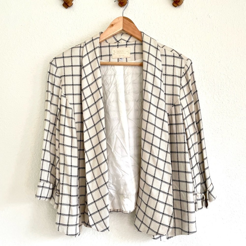 Vintage Cotton Blend White and Black Checkered Stripes Swing Jacket